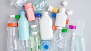 Ambalaje din plastic curate pentru reciclare.